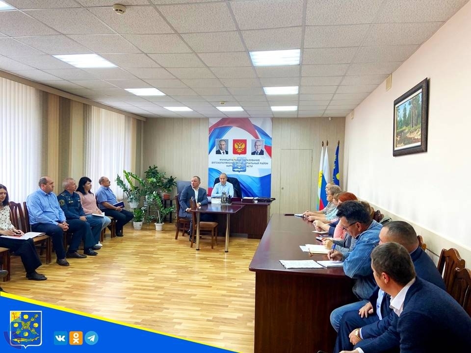 И.о главы администрации Вятскополянского района Рамис Габдулбаров провел рабочее совещание
